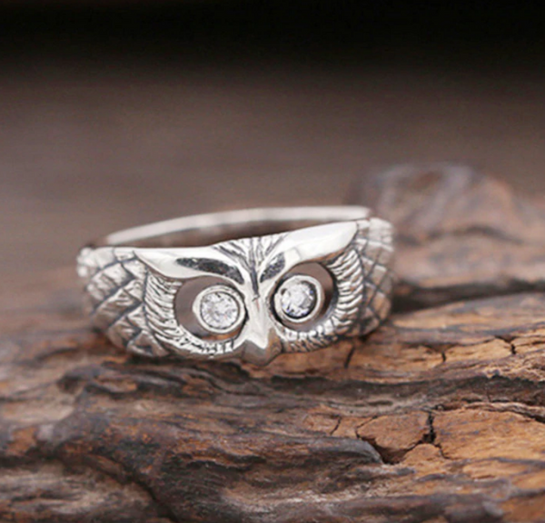 Musing Owl Ring in 925 Sterling Silver with White Crystal Eyes ❤